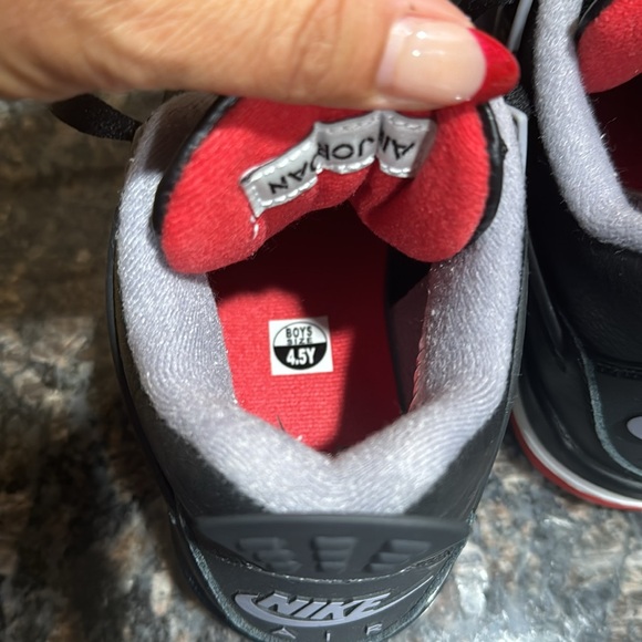 Air Jordan 4 Retro Bred Reimagined (GS) - Picture 3 of 8